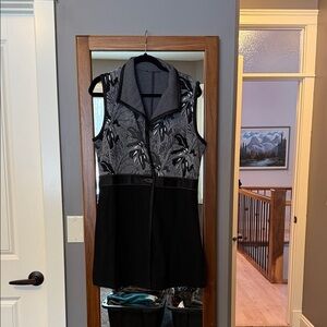 Black and white Sleeveless Vest with Floral Pattern